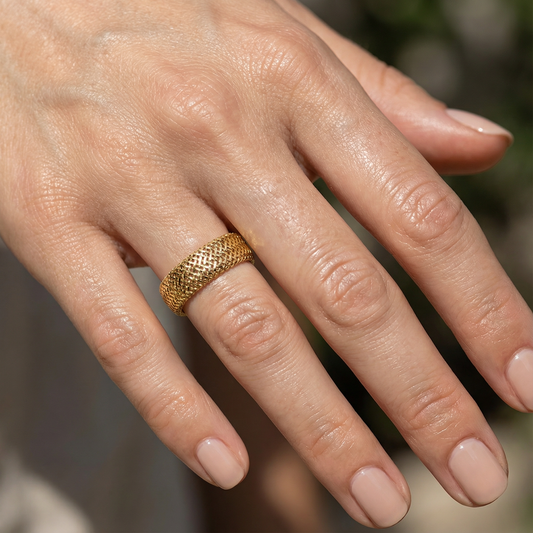 Verjüngter Netzring aus 14-karätigem Gelbgold