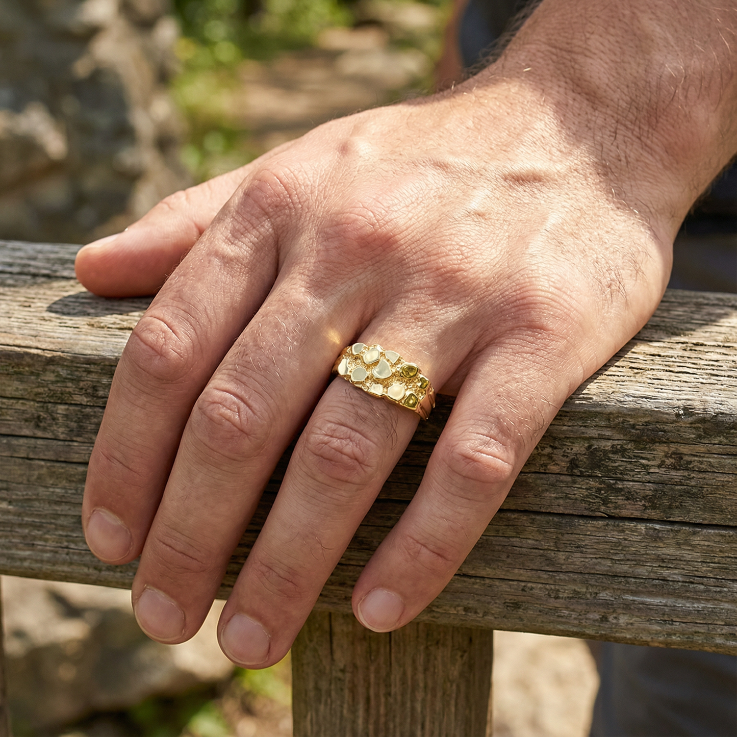 14-karätiger Goldnugget-Ring – Hell